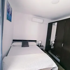 Acogedora En Zona Tranquila Habitación en casa particular Almería